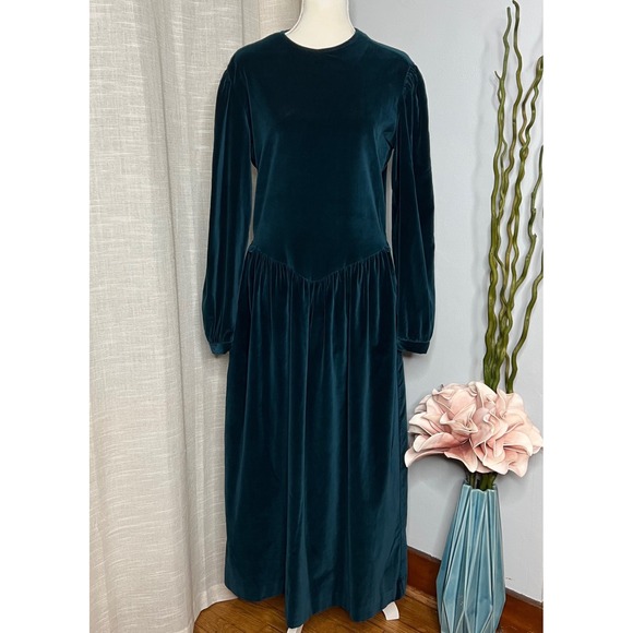 Norman Shirtmakers Dresses & Skirts - 80s Vintage Norman Shirtmakers Green Velvet Dress A Line Pleated Women's Size 12